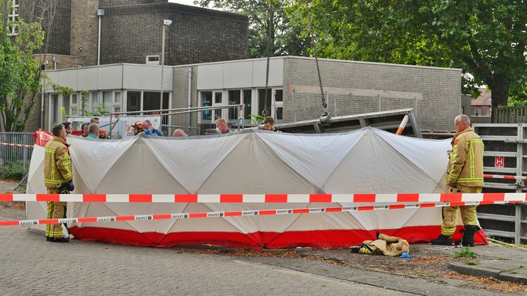 Direct werd de plek waar het slachtoffer lag (foto: Rico Vogels/SQ Vision Mediaprodukties).