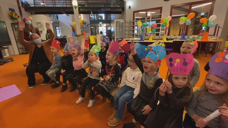 De kinderen in Gemert zijn maar wat blij met de komst van de Sint.