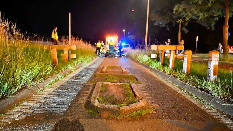 De scooterrijder reed op een busbaan in de buurt van een bussluis toen hij viel (foto: Rico Vogels/SQ Vision).