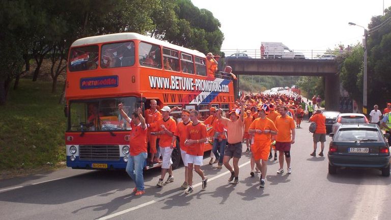 De bus in Portugal (foto: Oranjefans.nl).