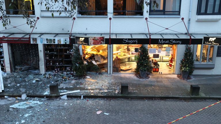 De getroffen winkelpanden (foto: Bart Meesters/SQ Vision Mediaprodukties).