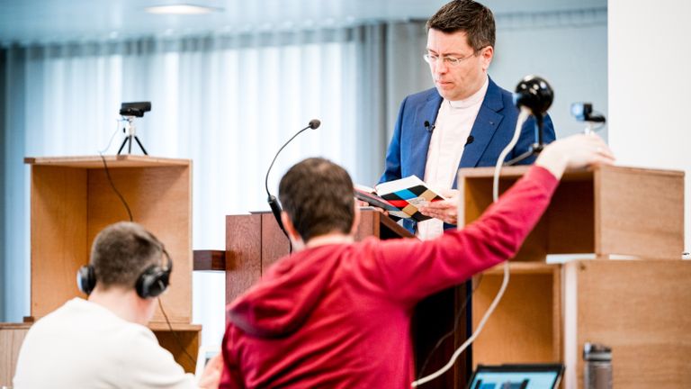 De Tilburgse dominee Otto Grevink hield op 15 maart een digitale kerkdienst (foto: Rob Engelaar/ANP).