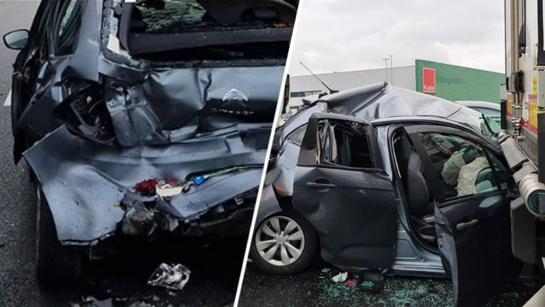 De auto zit compleet in elkaar (foto: Instagram wijkagenten gemeente Zundert).