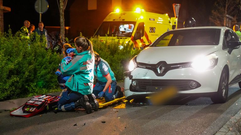 Het slachtoffer is met spoed naar een ziekenhuis in Tilburg gebracht (foto: Dave Hendriks/SQ Vision).