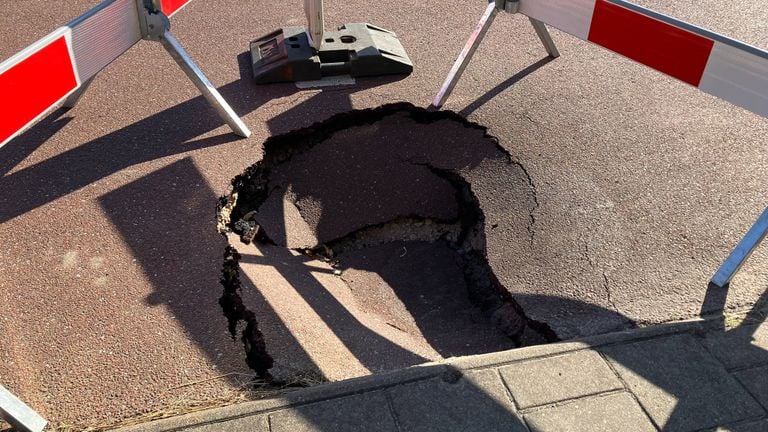 Het zinkgat (foto: weginspecteur Sven).