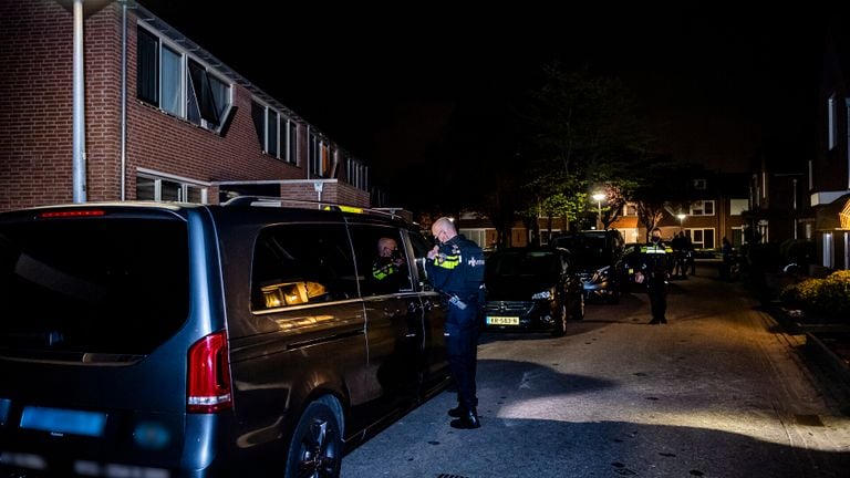 Politieonderzoek bij de taxi in Oisterwijk (foto: Jack Brekelmans).