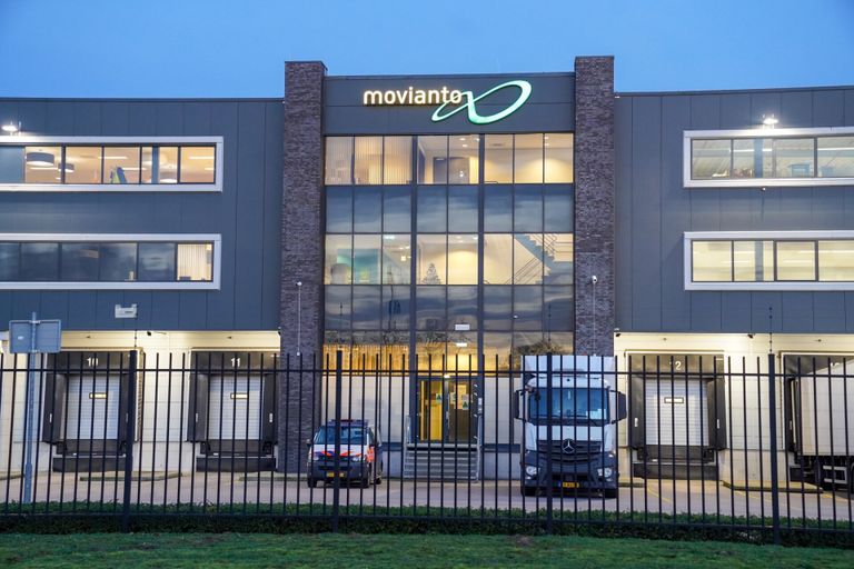 Het bedrijf Movianto in Oss, waar alle Nederlandse coronavaccins worden opgeslagen (foto: Gabor Heeres/SQ Vision)