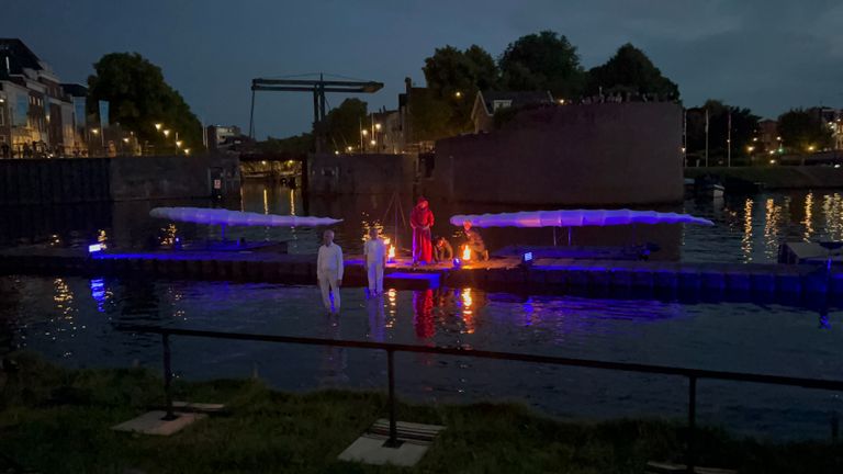 Een spectaculaire eindshow als de laatste boot aankomt bij de Citadel (foto: Megan Hanegraaf). 