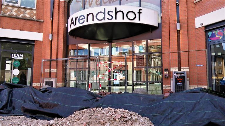 De ingang van winkelcentrum Arendshof 2 in Oosterhout. (foto: Raoul Cartens)