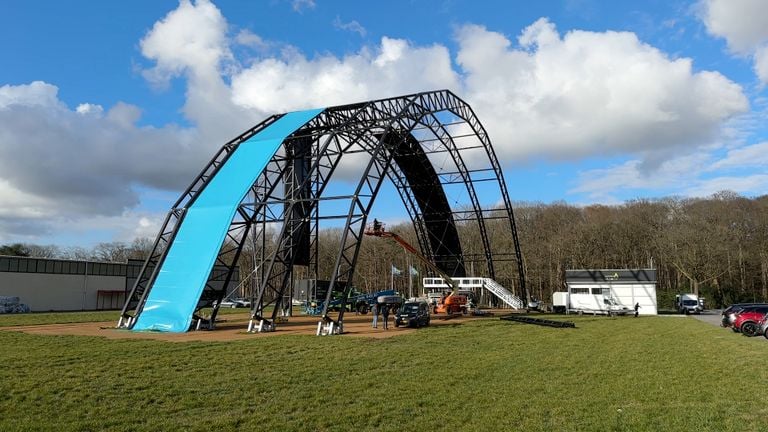 Deze proefopstelling is maar een gedeelte van de festivaltent (foto: Ronald Sträter).