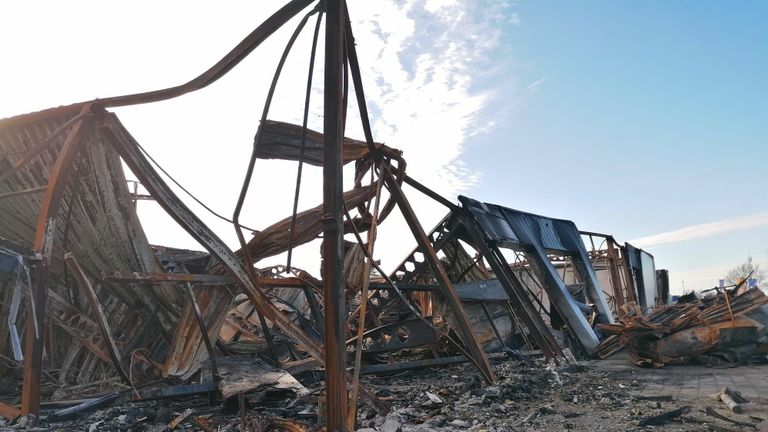 De resten van het pand op het industrieterrein in Roosendaal (foto: Ista van Galen).