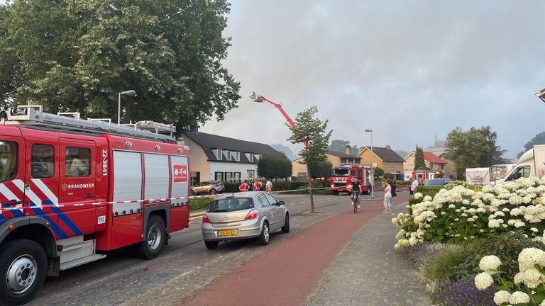 Het nablussen van de kringloopwinkel in Veldhoven neemt nog geruime tijd in beslag (foto: Imke van de Laar).