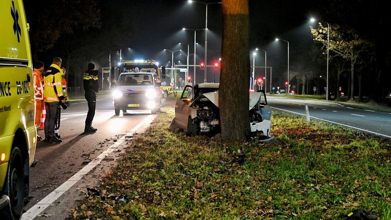 Politie was snel bij de plek waar het ongeluk gebeurde (foto: Toby de Kort/SQ Vision).