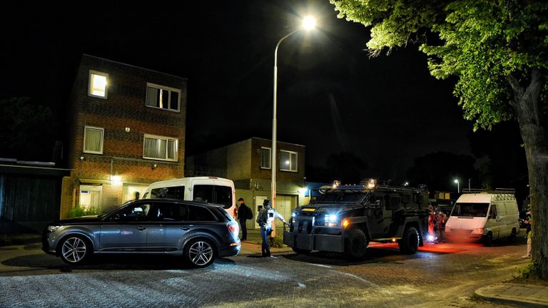 Volgens de politie vond de inval in Tilburg plaats op basis van 'recent binnengekomen informatie' (foto: SQ Vision).