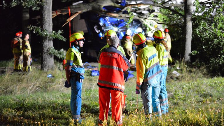 Een boom belandde deels op de cabine (foto: Perry Roovers / SQ Vision).