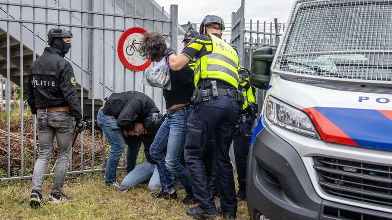 Ongeregeldheden na de wedstrijd (Foto: ANP)