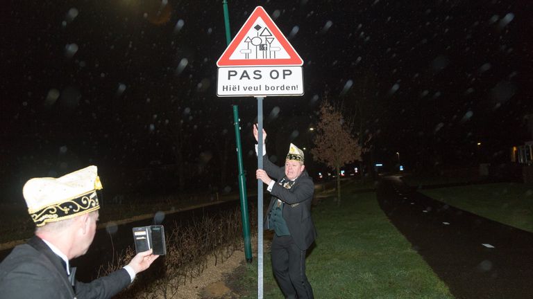 Pas op in Overloon: Hiël veul borden! (foto:Albert Hendriks)