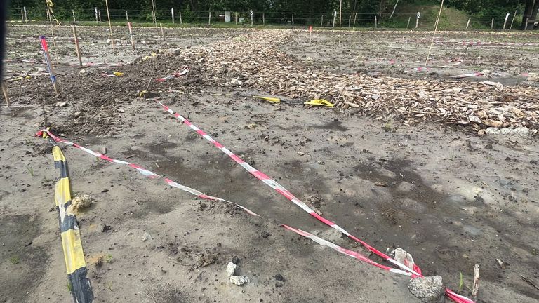 Het verregende terrein dat opnieuw wordt ingezaaid (foto: Omroep Brabant).