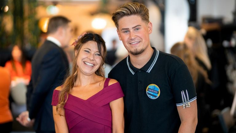 Jesse Dekkers met Lisa Westerveld na haar make-over (foto: World Skills)