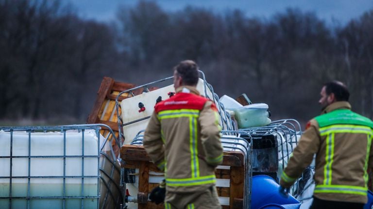 Een enorme hoeveelheid drugsafval werd ontdekt aan de Bus in Asten (foto: Pim Verkoelen/SQ Vision).