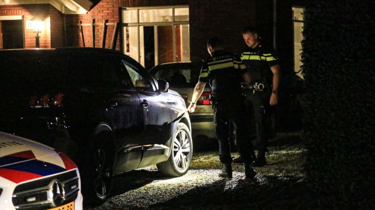 De politie doet onderzoek naar wat er precies is gebeurd in Helmond (foto: Harrie Grijseels/SQ Vision).