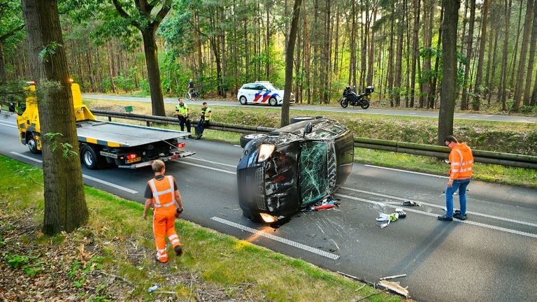 De wagen moest worden afgevoerd (foto: Rico Vogels/SQ Vision).