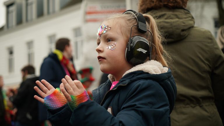 Deze carnavalsvierder in Oosterhout heeft zich goed voorbereid (Foto: Rochelle Moes).
