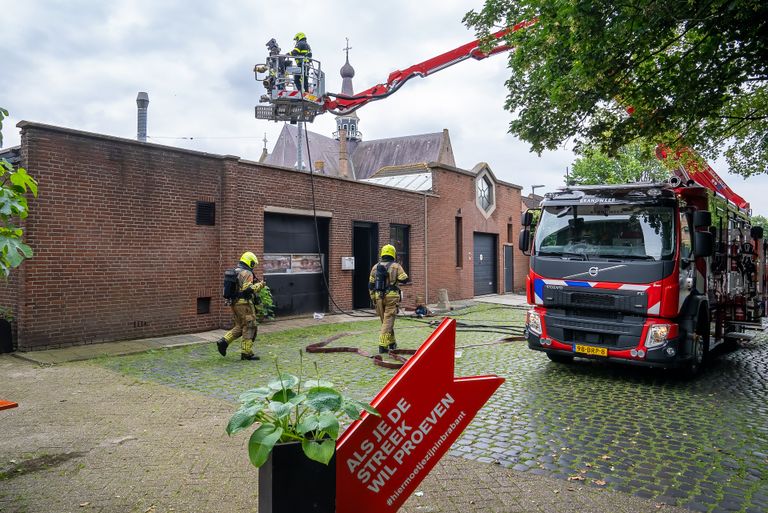 Brand in pand Waalwijk (foto: Iwan van Dun/SQ Vision).