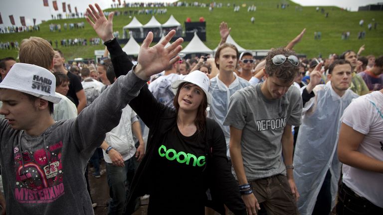 Foto van een dancefestival voor coronatijd (foto: ANP 2011/Michel van Bergen)