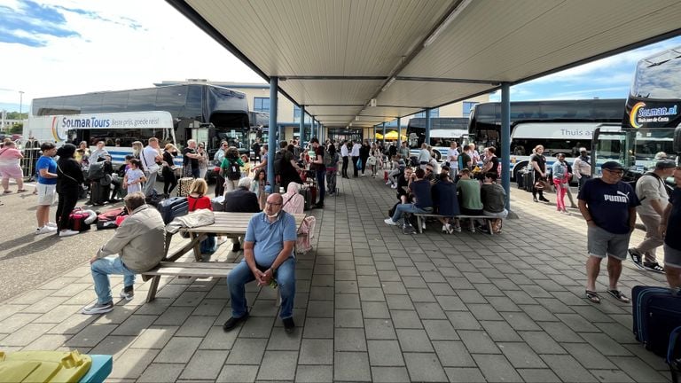 Het busstation van Solmar in Maarheeze (foto: Rogier van Son).