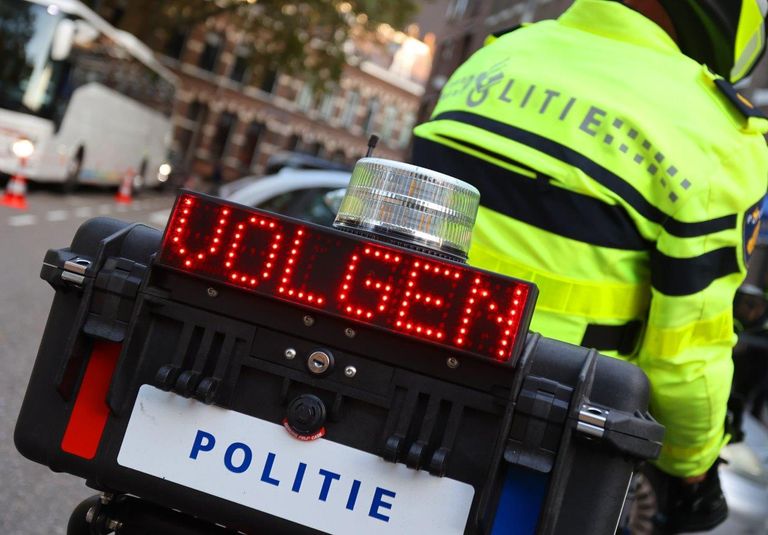 De verkeerscontrole in Den Bosch duurde urenlang (foto: Bart Meesters).