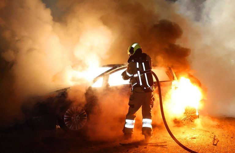 Hoe de brand aan de Dongestraat in Den Bosch kon ontstaan, wordt onderzocht (foto: Bart Meesters).