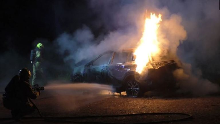 De in brand gestoken Toyota (foto: Opsporing Verzocht).