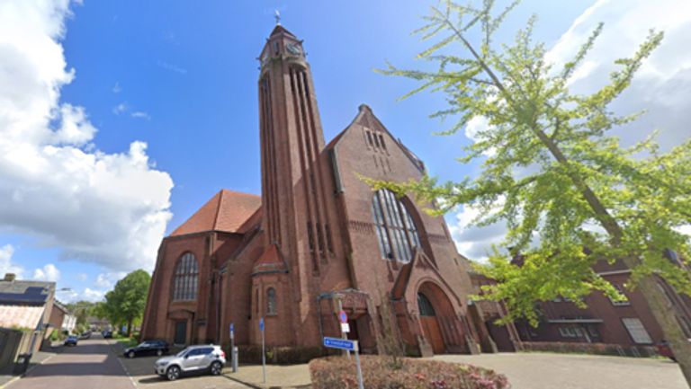 De St. Josephkerk in Roosendaal van architect Hurk (foto:  Google Streetview).