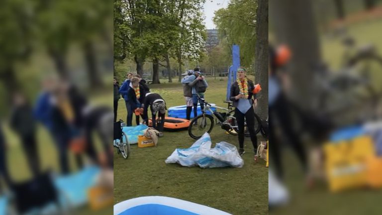De jongeren wilden een examenfeestje met als thema Hawaï.