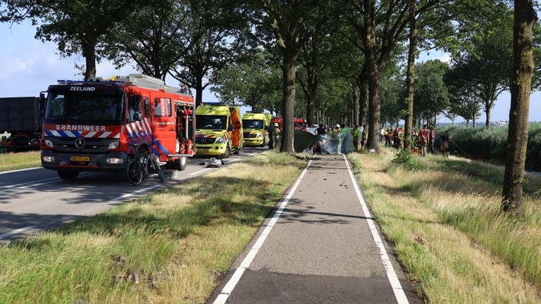 Verschillende hulpdiensten werden opgeroepen (foto: Kevin Kanters/SQ Vision).