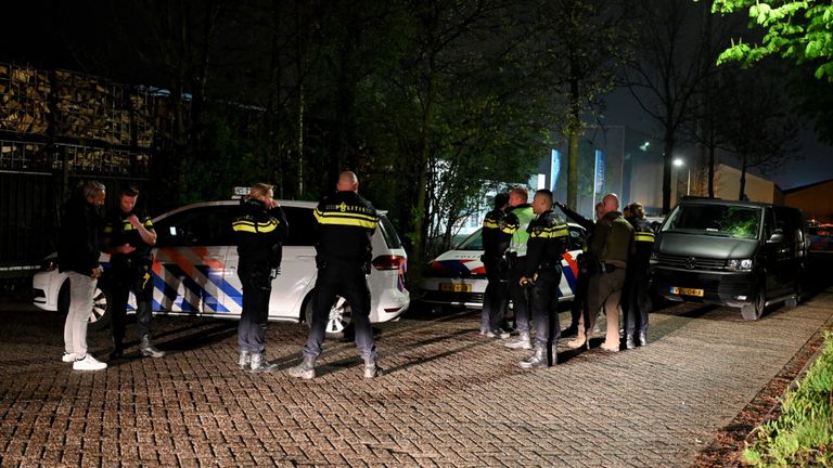 De politie doet onderzoek naar de schietpartij in Oisterwijk (foto: Toby de Kort/SQ Vision).