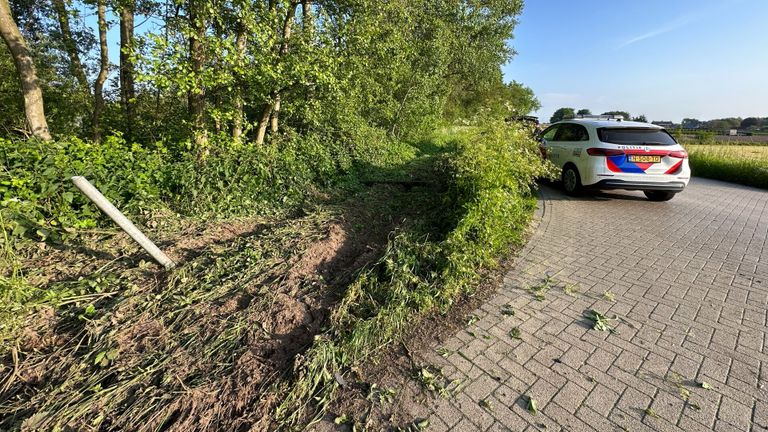 Hoe het mis kon gaan op de Heusdensebaan in Biezenmortel wordt onderzocht (foto: Bart Meesters).