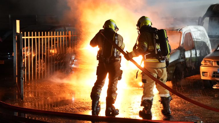 De brandweer aan het werk (foto: Gabor Heeres/SQ Vision).