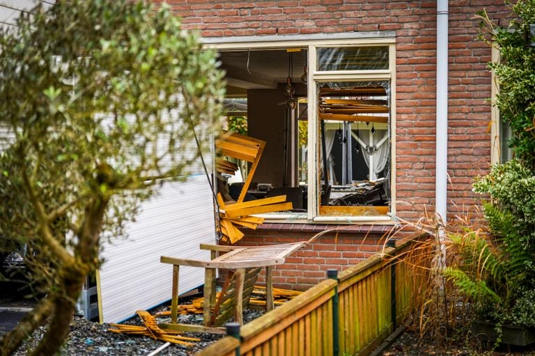 De schade aan de voorkant van het huis (foto: SQ Vision).