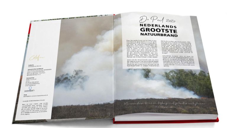 Een eerste indruk van het boek over Nederlands grootste natuurbrand. (Foto:Theo Vermeulen) 