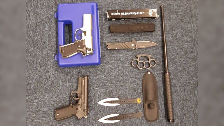 Nog een deel van de gevonden wapens (foto: politie Reusel-de Mierden/Facebook).