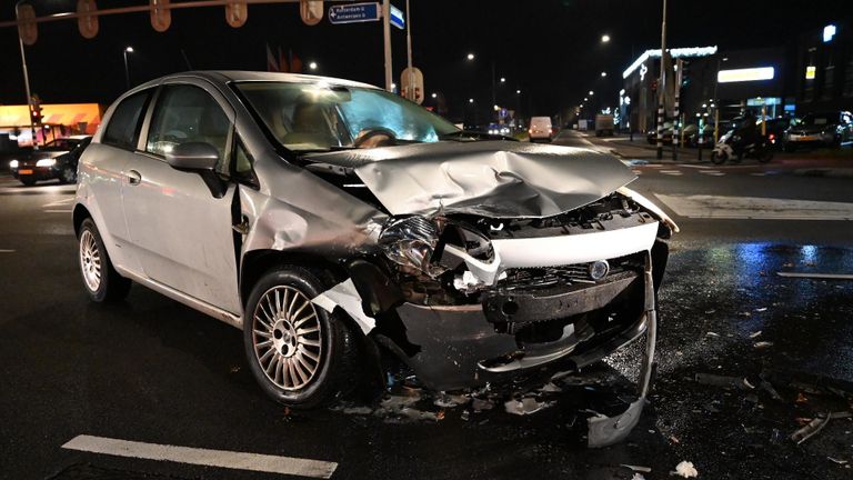 Flinke schade door het ongeluk (foto: Perry Roovers/SQ Vision).