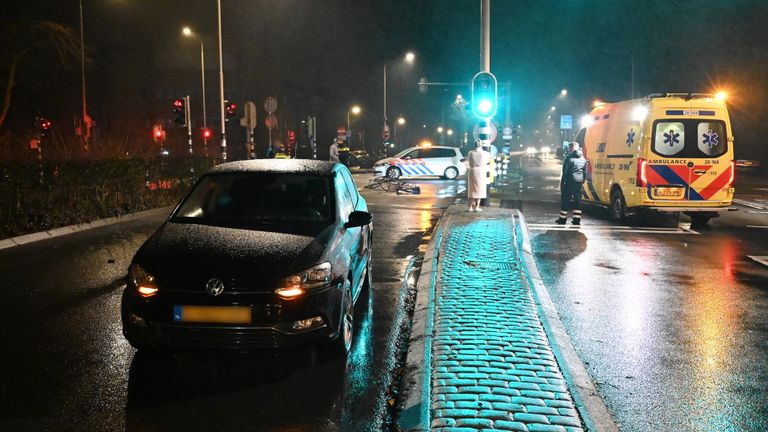 De aanrijding vond plaats op de kruising van de Baronielaan met de Johan Willem Frisolaan in Breda (foto: Perry Roovers/SQ Vision).