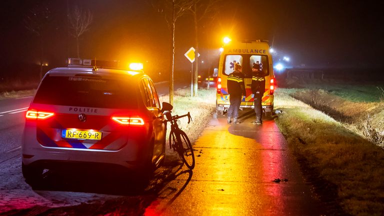 Behalve de politie werd ook een ambulance ingeschakeld (foto: Gabor Heeres/SQ Vision).
