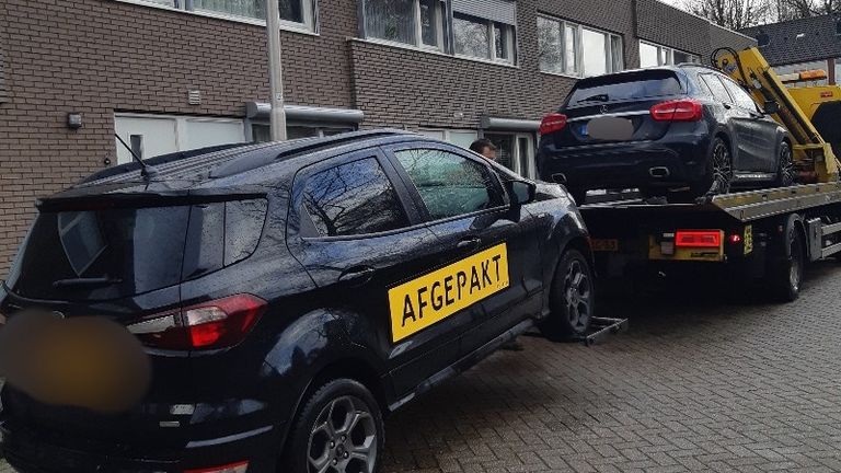 De afgepakte auto's (foto: politie.nl).