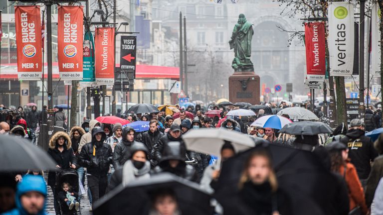 Drukte in het centrum van Antwerpen (foto: ANP).