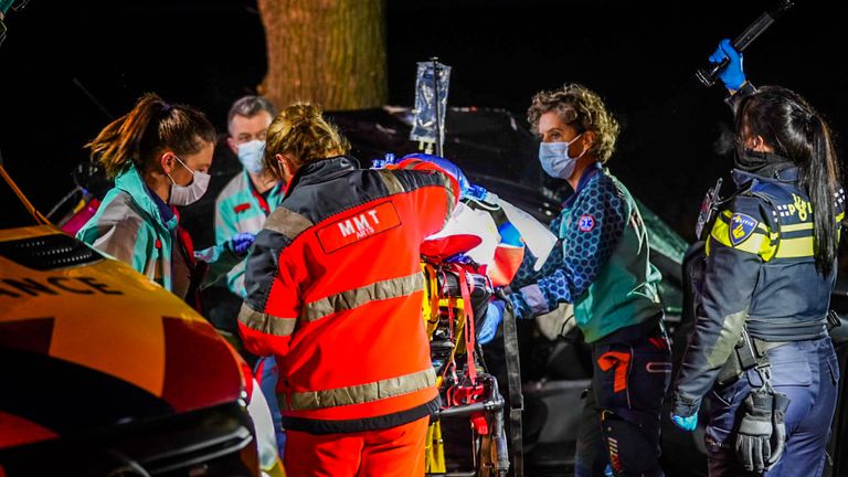 Het slachtoffer is met spoed naar een ziekenhuis gebracht (foto: SQ Vision).