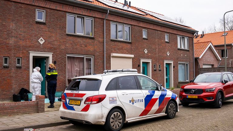 De politie begon direct een onderzoek na de vondst van de dode vrouw (foto: Gabor Heeres/SQ Vision Mediaprodukties).