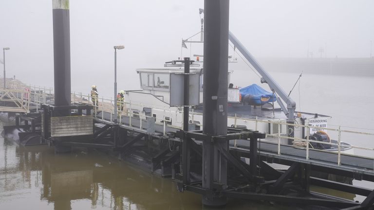 Het schip bij sluiscomplex Lith (foto: Gabor Heeres/SQ Vision).